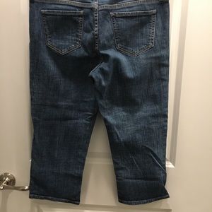 Old Navy “Flirt” jean capris